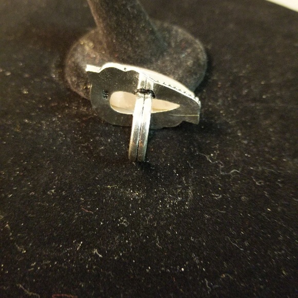 BEAUTIFUL RING NWOT - Picture 2 of 3